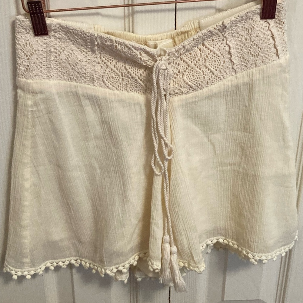 Ryu Cream Lace Trim Women Shorts